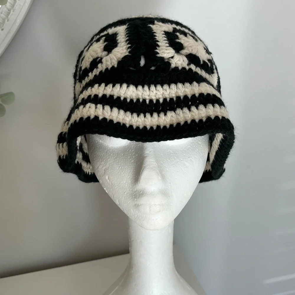 Zara Crochet Granny Square Black White Bucket Hat One Size Warm Vintage Inspired